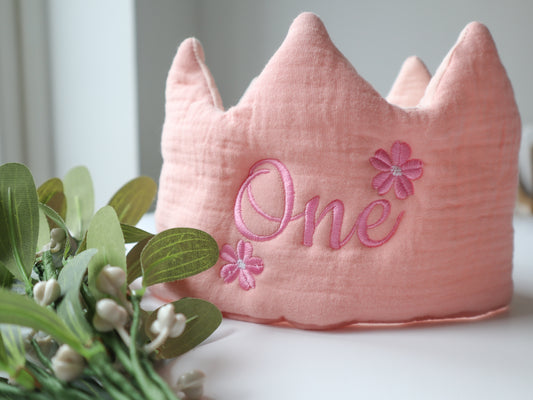 Pink Embroidered birthday crown with age and daisies